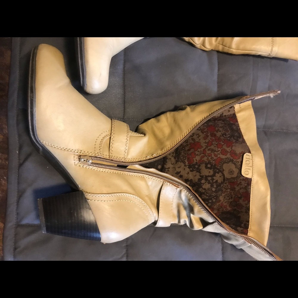 Boots - Picture 6 of 6